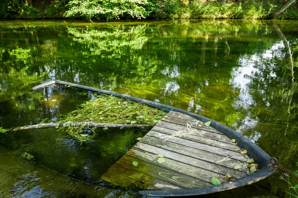 Closeup of old sunken boat on the river bank — Stock Photo, Image