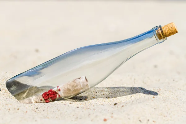 Essage in a bottle on the beach — Stock Photo, Image