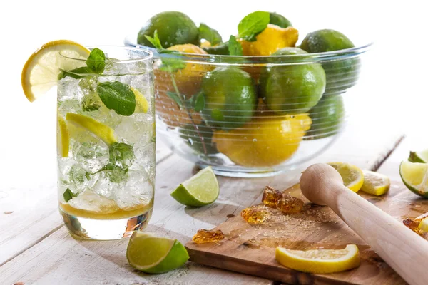 Crushed sugar and citrus fruits for cold drink — Stock Photo, Image