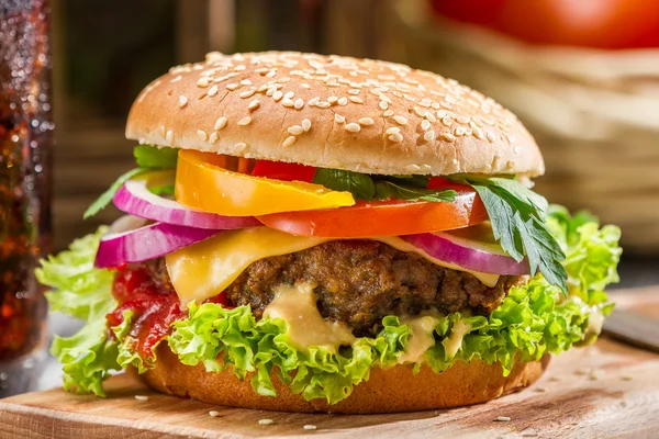 Fresh homemade burger and a cold beer — Stock Photo, Image
