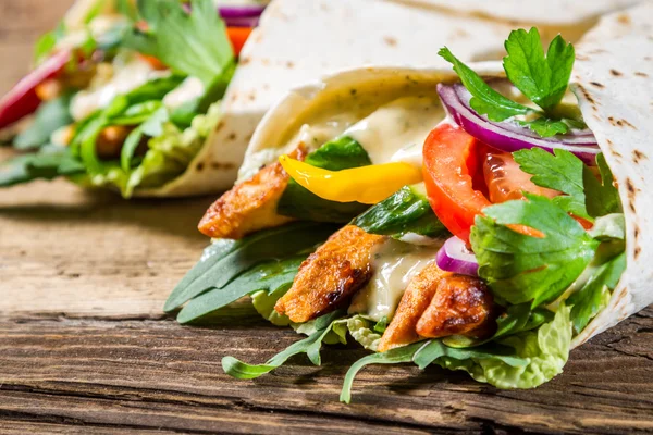 Kebab with vegetables and chicken — Stock Photo, Image