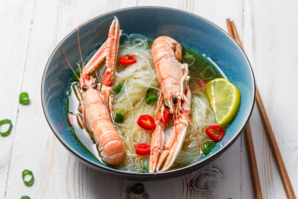 Closeup of Thai soup with scampi and noodles — Stock Photo, Image