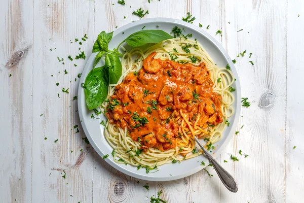 Spaghetti bolognese with shrimps and fresh herbs — Stock Photo, Image