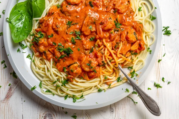 Spaghetti bolognese with shrimps and fresh herbs — Stock Photo, Image
