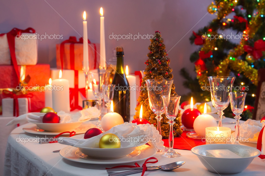 schön gedeckter Tisch für Heiligabend — Stockfoto © Shaiith79 #31646015 schön gedeckter Tisch für Heiligabend — Stockfoto © Shaiith79 #31646015