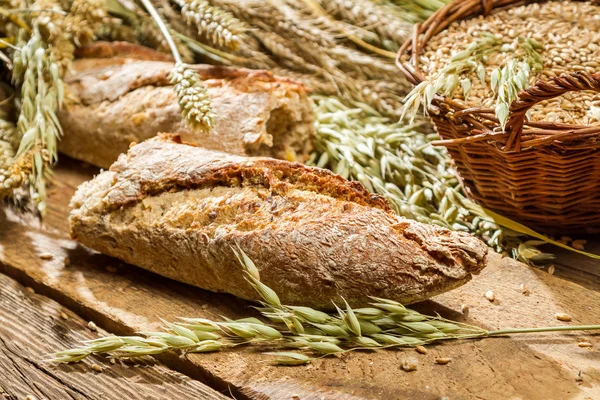 Baguette bakade med fullkornsmjöl — Stockfoto