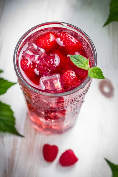 Juice of fresh raspberries with ice — Stock Photo, Image