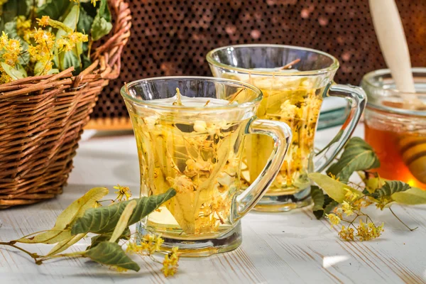 Tea with lime and honey — Stock Photo, Image