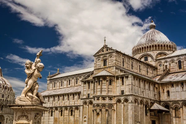 Ancient monuments in Pisa on green glade — Stock Photo, Image