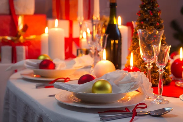 Bellamente mesa setinng para Nochebuena —  Fotos de Stock