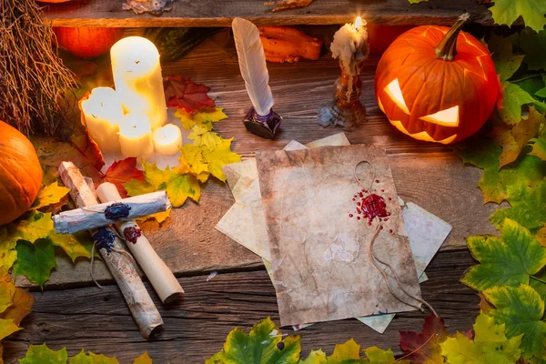 Verzauberter Platz auf dem alten Hexentisch — Stockfoto