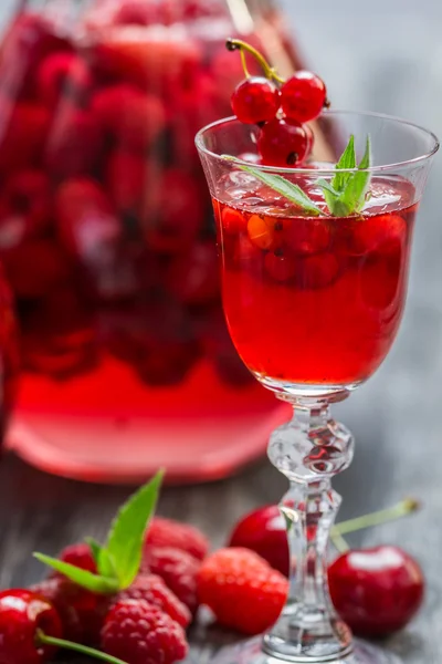 Closeup of liqueur made of wild berries and mint — Stock Photo, Image