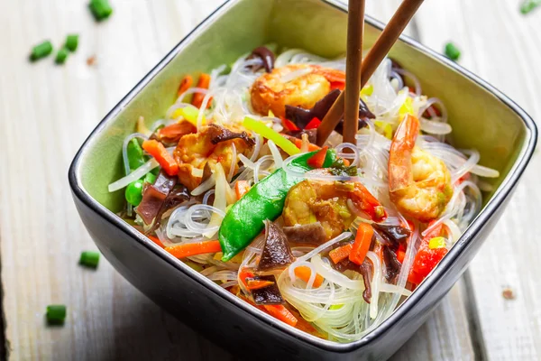 Two bowls of noodle soup with shrimp — Stock Photo, Image