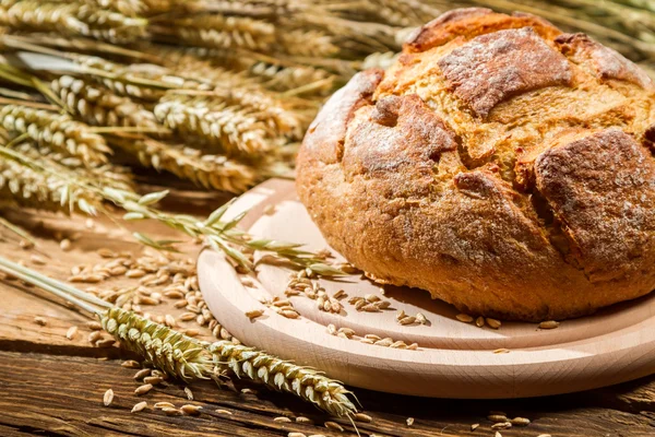 Sağlıklı tahıllar dan ülke ekmek — Stok fotoğraf