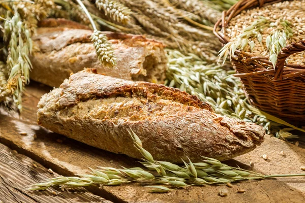 Baguete assada com farinha integral — Fotografia de Stock