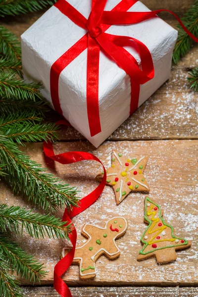 Pequeñas galletas de jengibre para regalo de Navidad — Foto de Stock