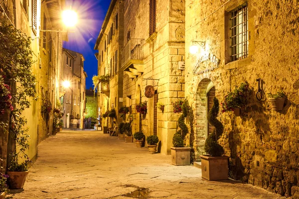 Ancient town of Pienza in Italy at night. — Stock Photo, Image