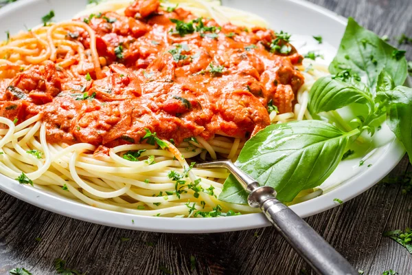 Spaghetti bolognese with shrimps and basil — Stock Photo, Image