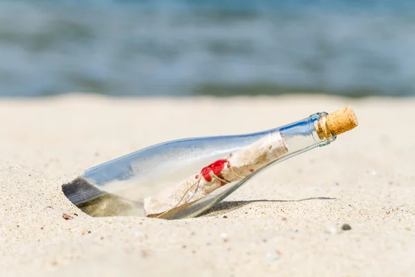 Message in a bottle on the beach — Stock Photo, Image