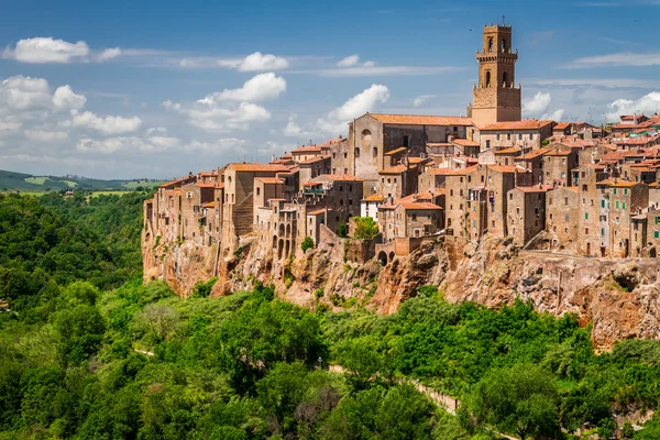 Pitigliano stad op de klif, Italië — Stockfoto