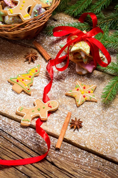 Gingerbread çerezleri Noel hediye — Stok fotoğraf