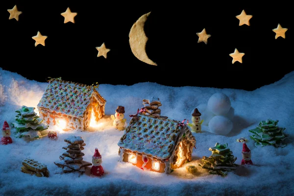 Cozy gingerbread cottage in snow — Stock Photo, Image