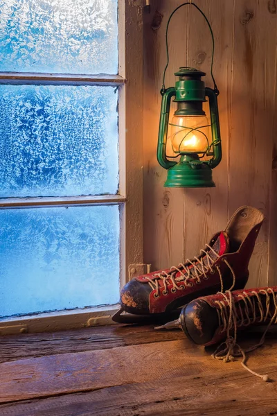 서리가 내린 겨울 날의 따뜻한 쉼터 — 스톡 사진