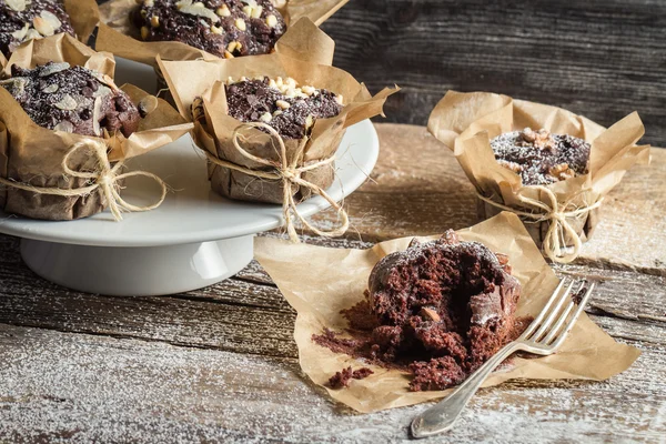 Tasting freshly baked chocolate muffin — Stock Photo, Image