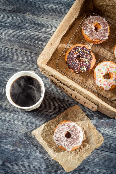 Hot coffee and fresh donuts — Stock Photo, Image