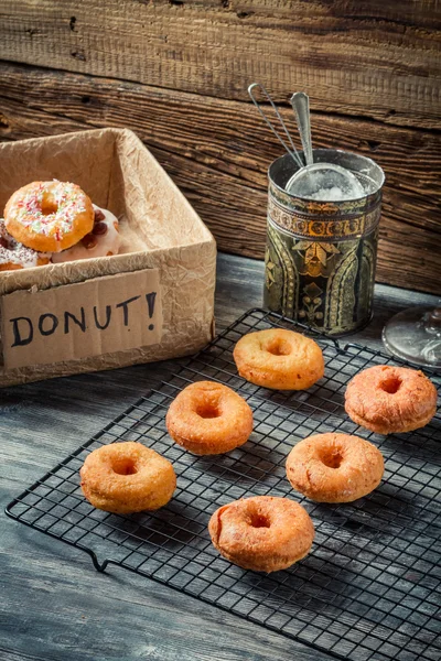 Donuts with powdered sugar on cooling rack — Stock Photo, Image