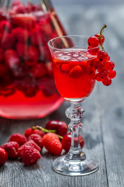 Liquore a base di frutti di bosco — Foto Stock