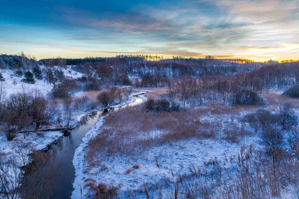 Východ slunce nad údolím zimní — Stock fotografie