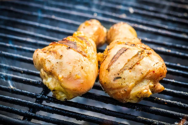 Kurczaka z grilla w lato na grilla — Zdjęcie stockowe