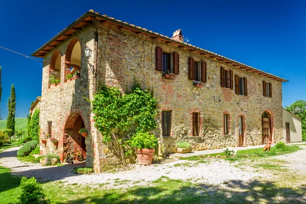 Vakantiehuis Toscane in de zomer, Italië — Stockfoto