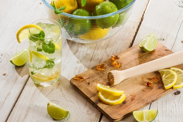 Bebida de citrinos com gelo — Fotografia de Stock