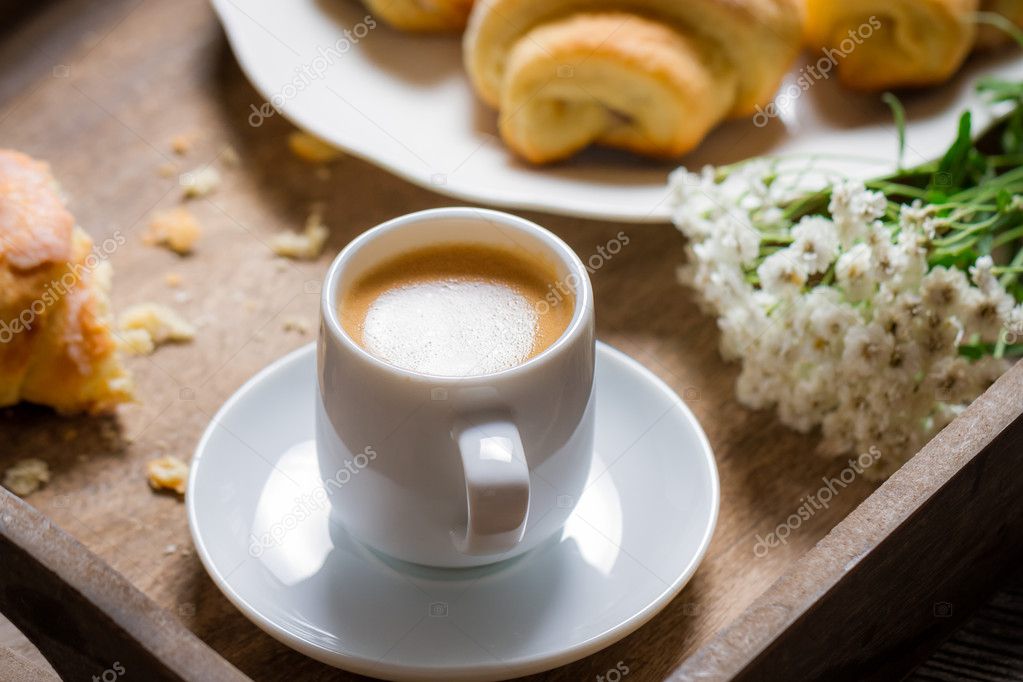 Petit Dejeuner Au Lit Avec Expresso Fleur Et Croissant Image Libre De Droit Par Shaiith79 C Petit Dejeuner Au Lit Avec Expresso Fleur Et Croissant Image Libre De Droit Par Shaiith79 C