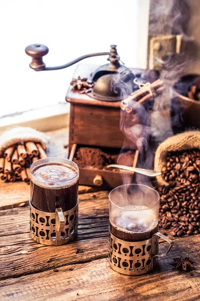 Hot coffee with the scent of cinnamon — Stock Photo, Image