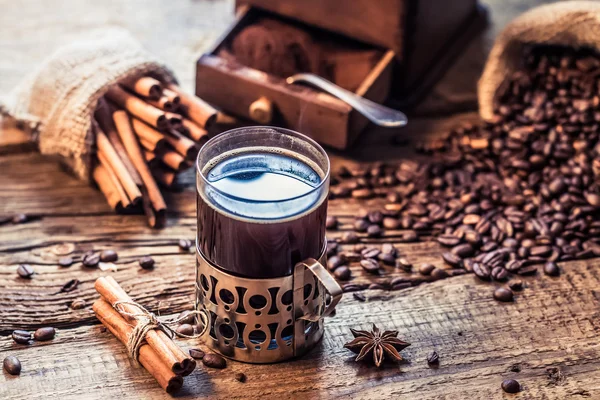 Freshly brewed coffee with the scent of cinnamon — Stock Photo, Image