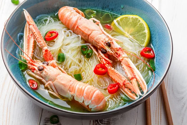 Closeup of Thai soup with scampi and noodles — Stock Photo, Image
