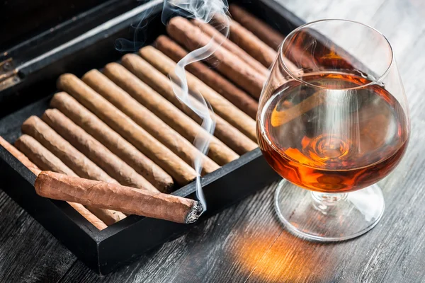 Aroma of cognac and smoking a cigar — Stock Photo, Image