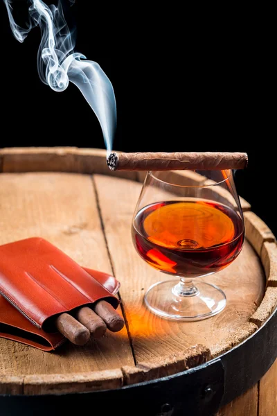 Taste of burnt cigar and cognac — Stock Photo, Image