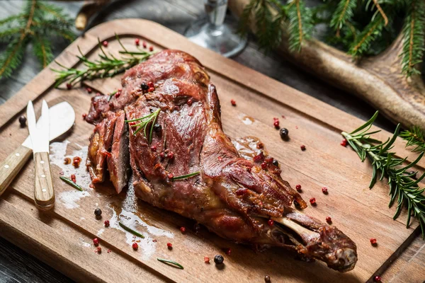 Freshly roasted venison with rosemary and pepper — Stock Photo, Image