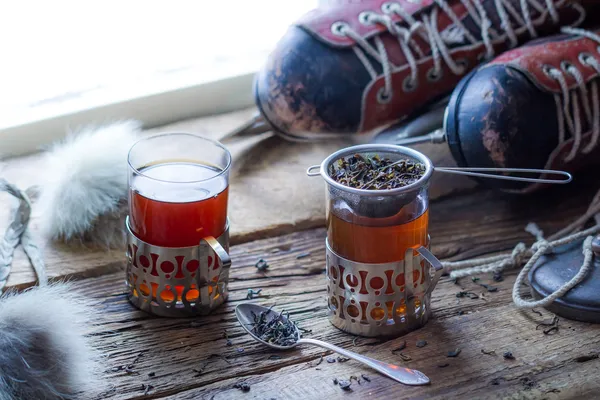 Teplý Listový čaj podávaný ve starém stylu — Stock fotografie