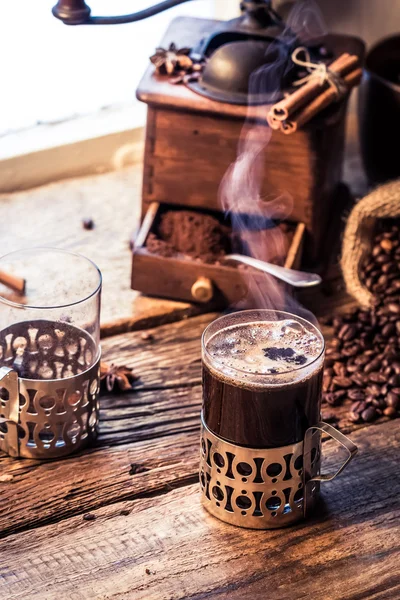 Koffie tijd in een knusse cottage — Stockfoto