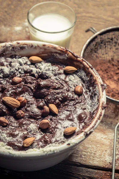 Primer plano de chocolate casero con nueces —  Fotos de Stock