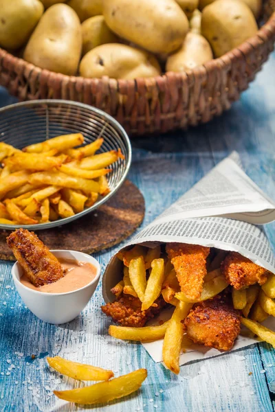 Fish & Chips served in the newspaper — Stock Photo, Image