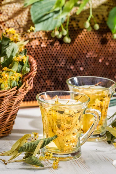 Tea with lime and honey — Stock Photo, Image