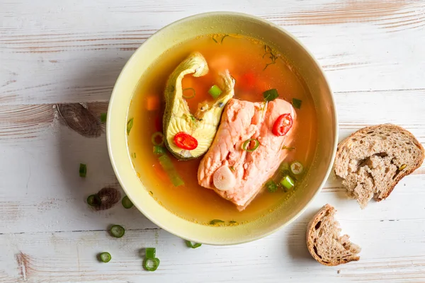 Pikante soep gemaakt van twee vissoorten — Stockfoto