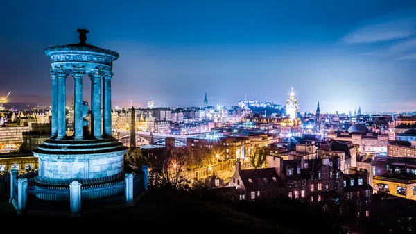 Edinburgh v noci pohled ze calton hill — Stock fotografie