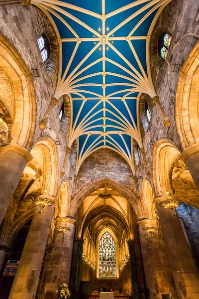 Арка в соборе Эдинбурга — стоковое фото